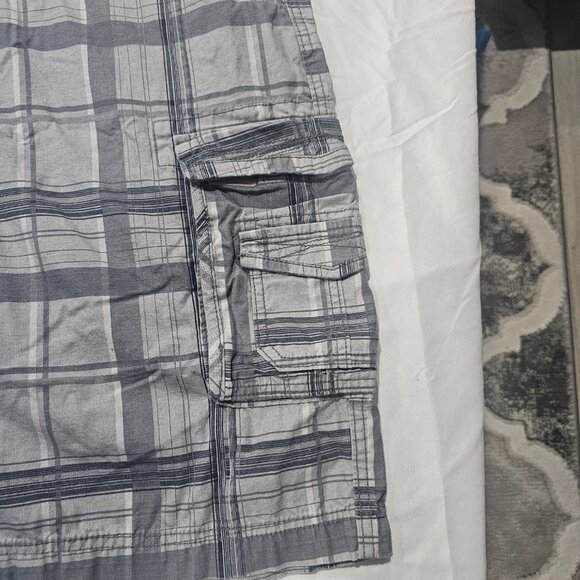 Distillery Apparel Cargo shorts for men cress cross pattern - Picture 2 of 6